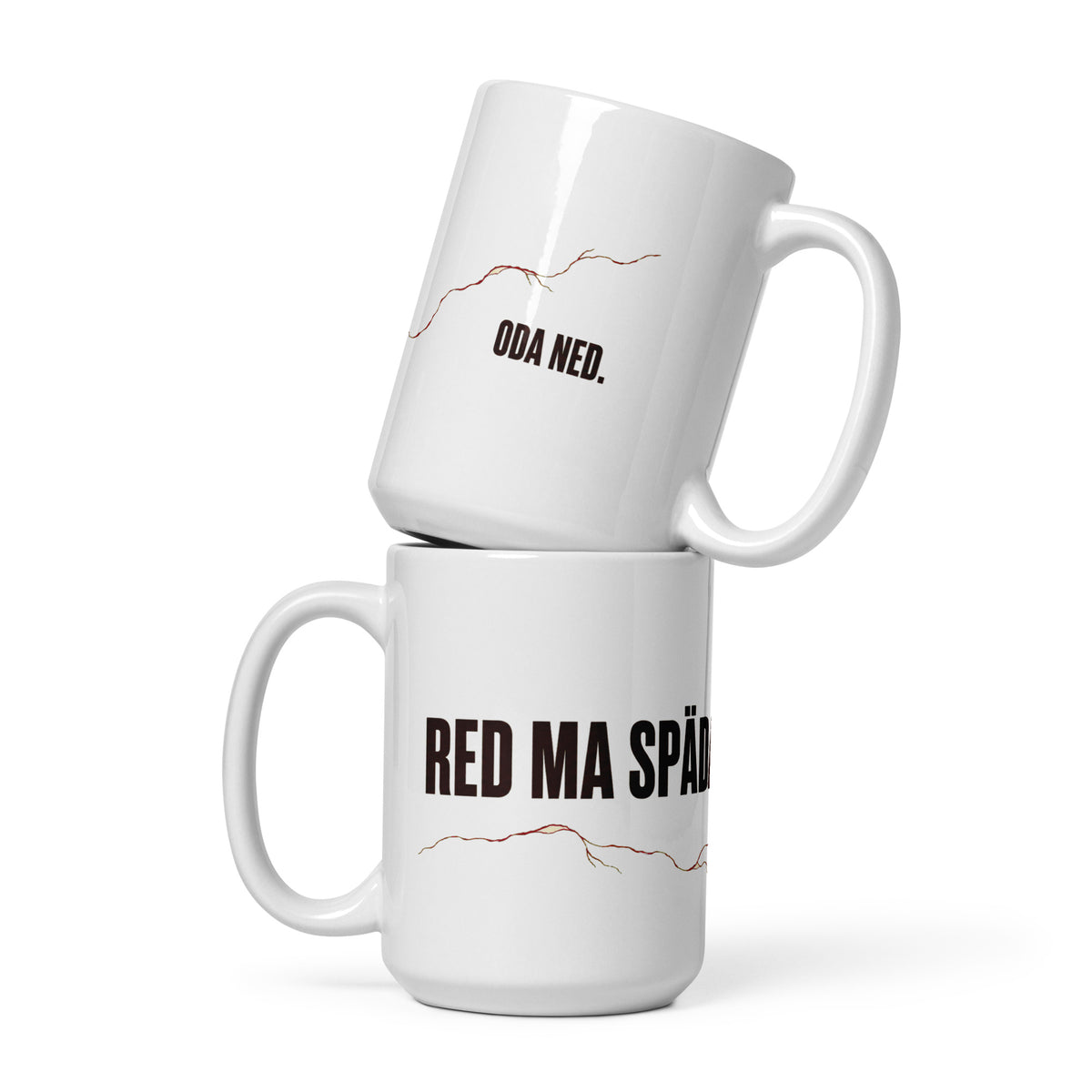 Weiße Keramiktasse mit schwarzem Schriftzug „Red ma späda. Oda ned." und umlaufender Kaffeeflecken-Linie